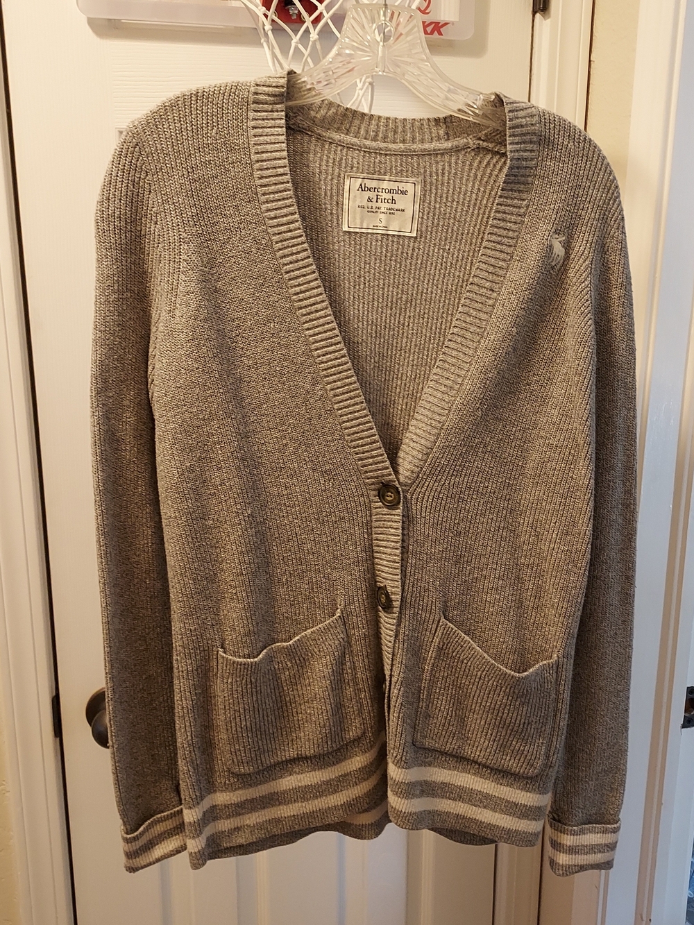 Abercrombie & Fitch Taupe Gray Ribbed V‑Neck Button Cardigan